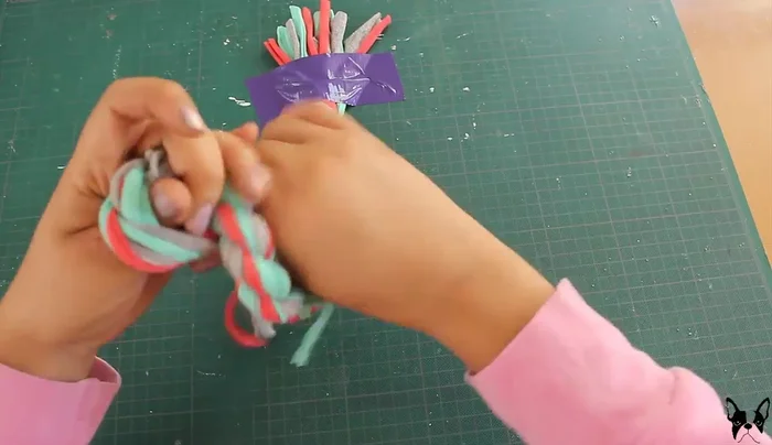 Recorta los extremos de las tiras para emparejarlas.