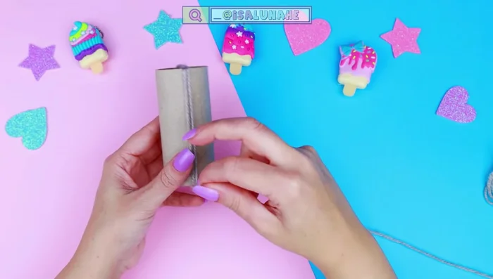 Cortar la lana aproximadamente a la mitad del collar.