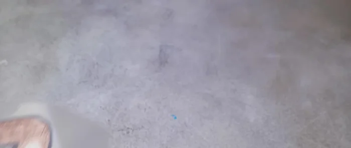 Pegar las piezas para cerrar el gato.