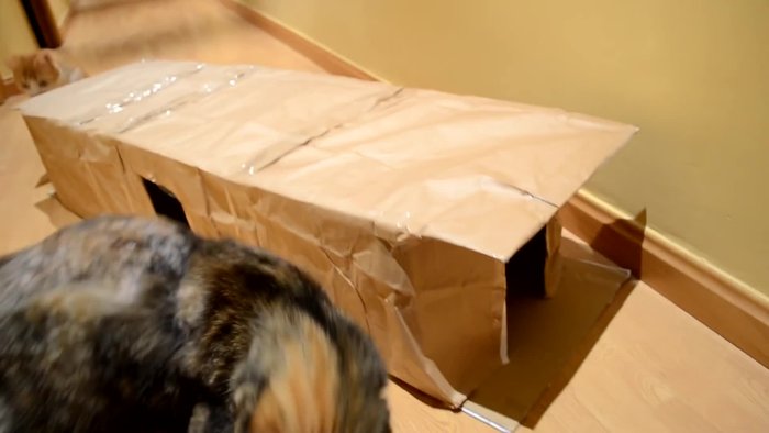 Prepara las cajas: Utiliza 3 cajas de cartón de tamaño similar (o más, según el tamaño deseado). Puedes forrarlas con papel para un acabado más estético (opcional).