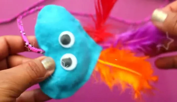 Añadir ojos móviles: Aplica ojos móviles a ambas caras del corazón.