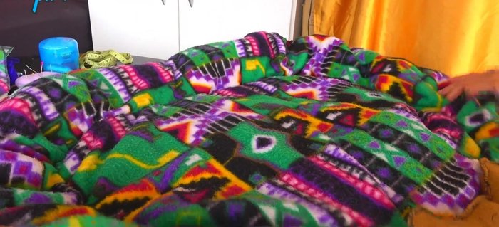 Asegurar bien las mangas al cuerpo, especialmente la parte de atrás, para evitar que se desnivelen.