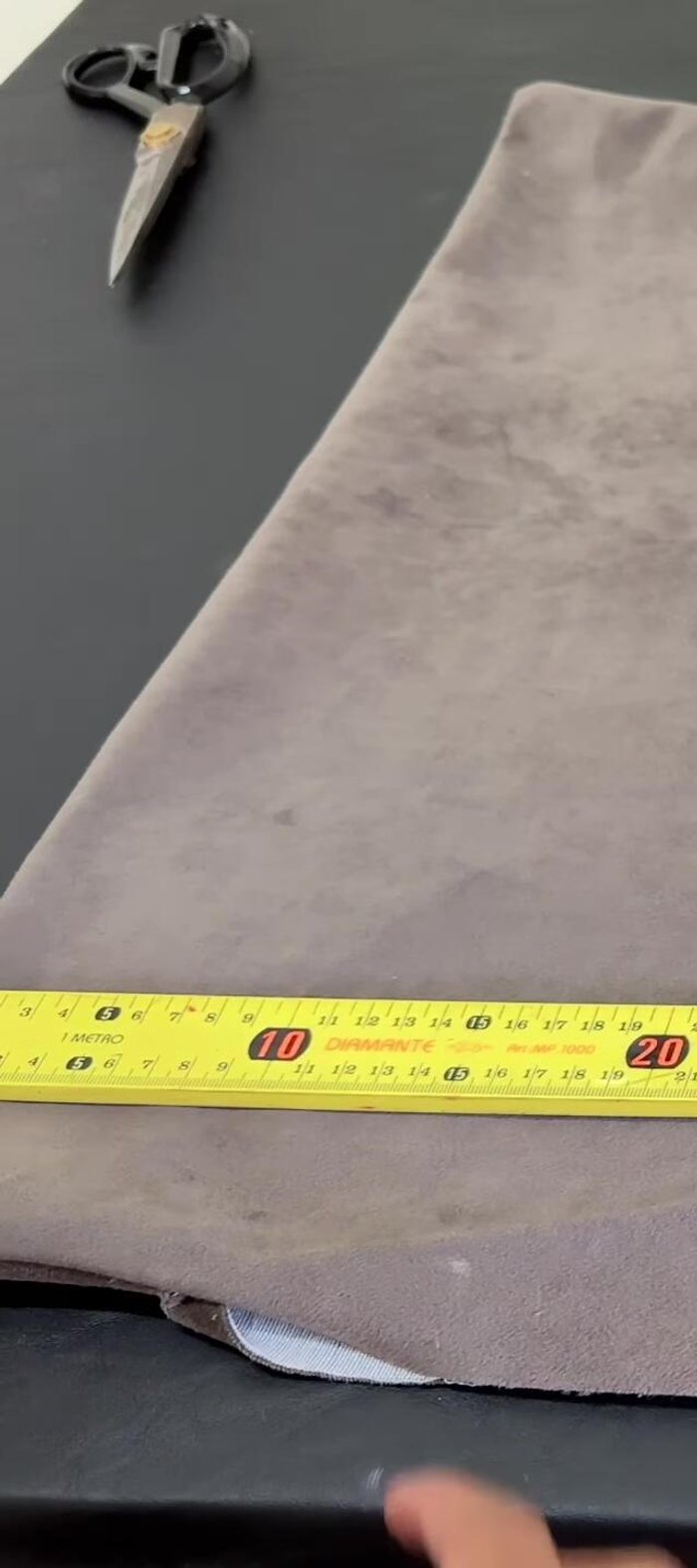 Colocar la goma espuma entre dos capas de guata, formando un ‘sándwich’.