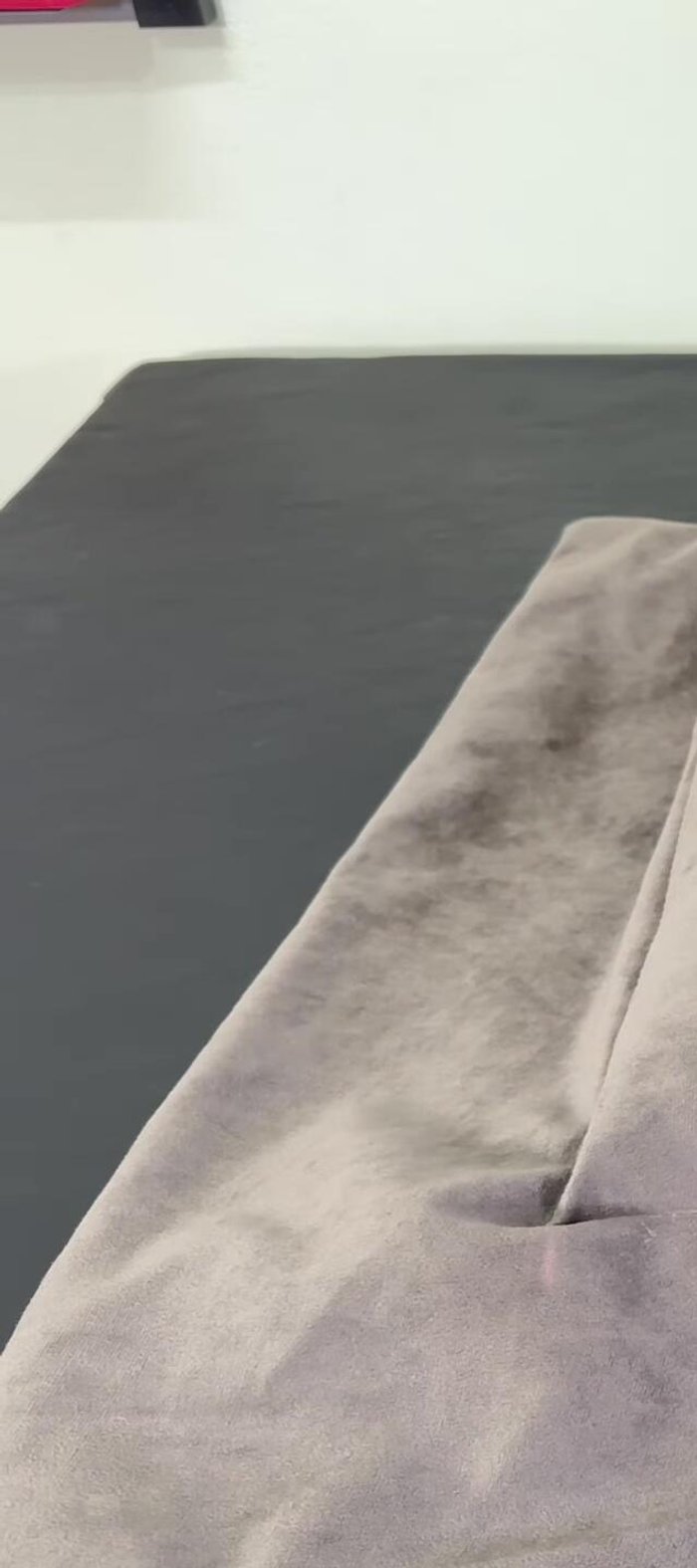 Rellenar la parte frontal y cerrar completamente el orificio cosiendo.