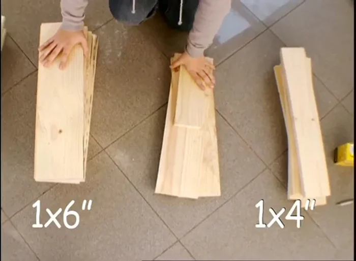 Crear el techo y la base con tablas de la misma medida, dejando un pequeño espacio para la ventilación.