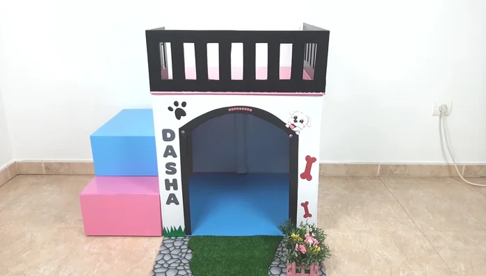 Decorar la casita y la terraza: añadir césped, macetas, pájaros, una lamparita, etc.