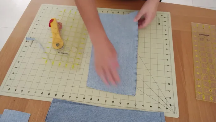 Corte de los cuadros: Cortar cuadros de 6.5 pulgadas utilizando la regla y el tapete de corte.