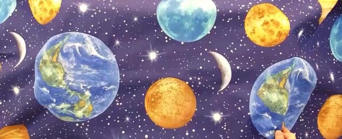 Sujeción de la tela: Doblar y asegurar la tela a lo largo de los bordes, utilizando el velcro y, si es necesario, pegamento caliente para una fijación segura.