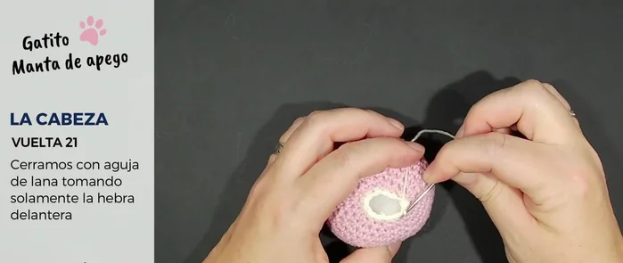 Coser la cabeza a la mantita.