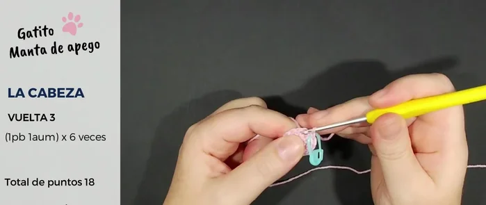 Vuelta 5: secuencia de tres puntos bajos y un aumento (total 30 puntos).