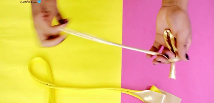 Estirar el trapillo hasta que se forme un cordón.