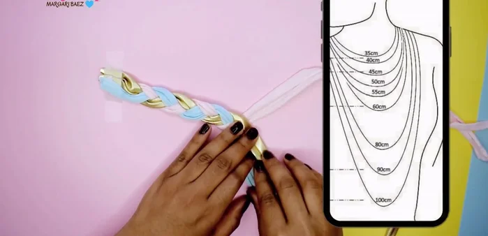 Continuar el trenzado hasta alcanzar el largo deseado.