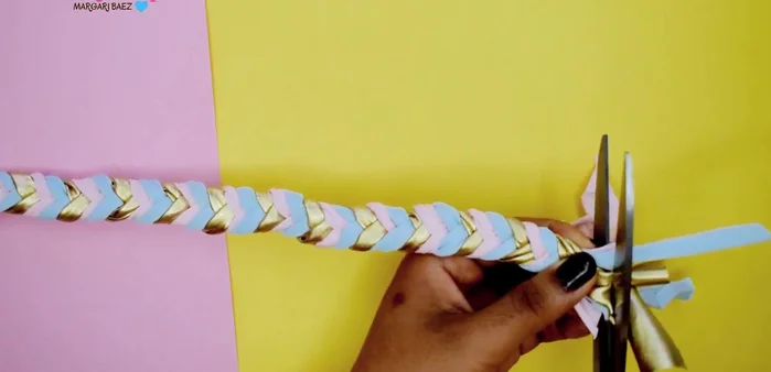 Una vez alcanzado el largo deseado, cerrar el collar como en el método anterior.