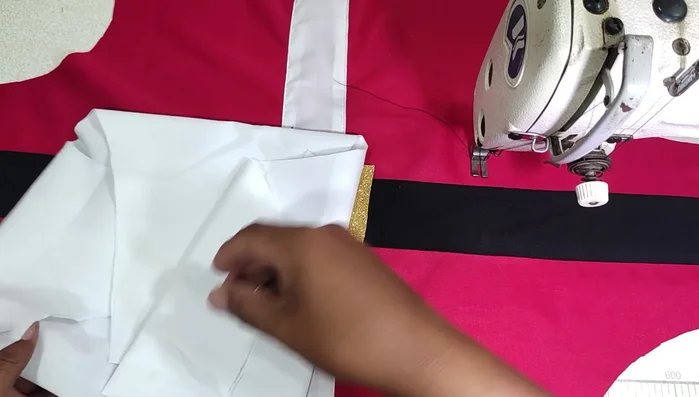 Coser el forro interior (blanco o del color deseado).