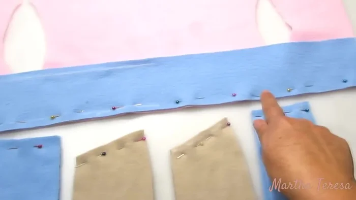 Unir el polo y la cintura: Se unen el polo y la cintura con alfileres y se cose.