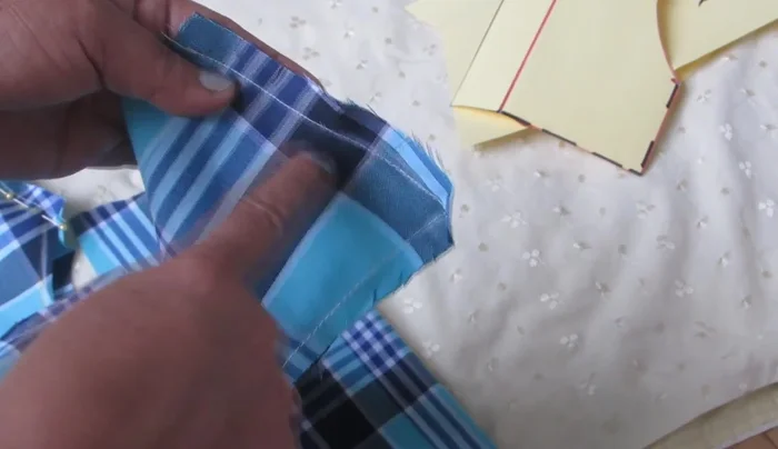 Coser el cuello. Coser el cuello por el borde dejando 1 cm de margen. Hacer pequeños piquetes para facilitar el volteo. Voltear y coser la orilla.