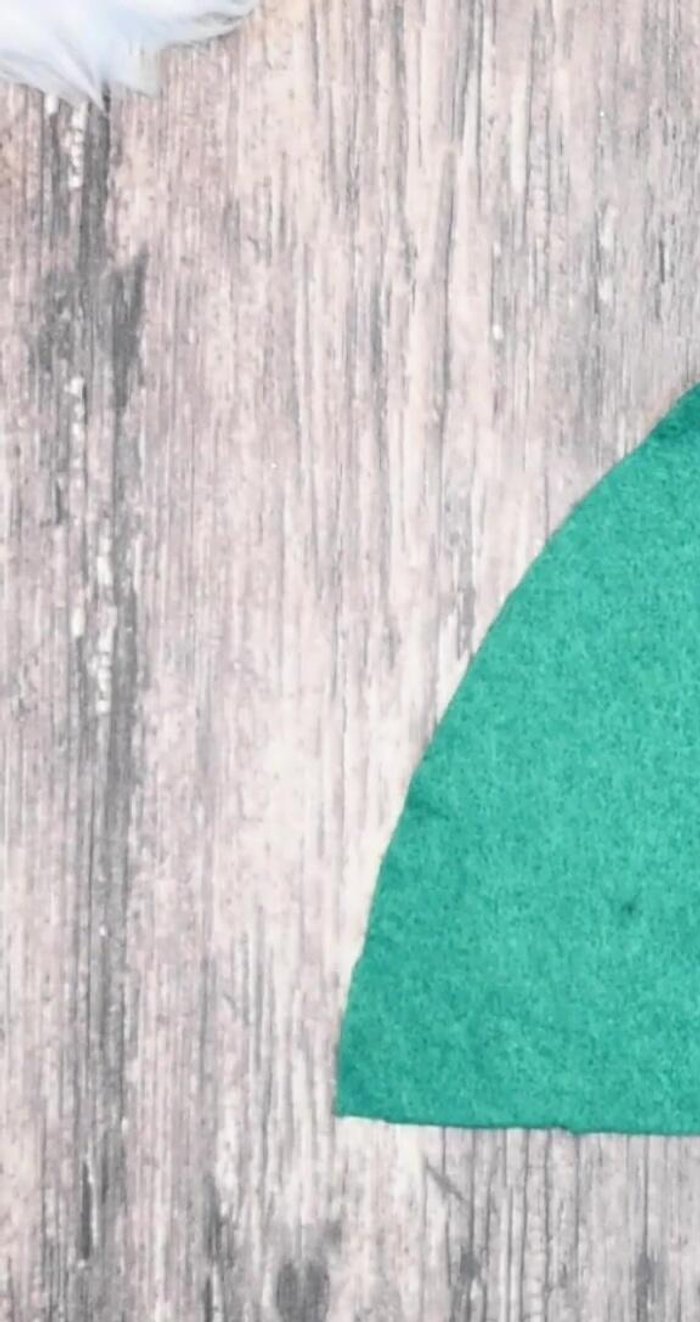 Pega con silicón frío para mantener la forma.