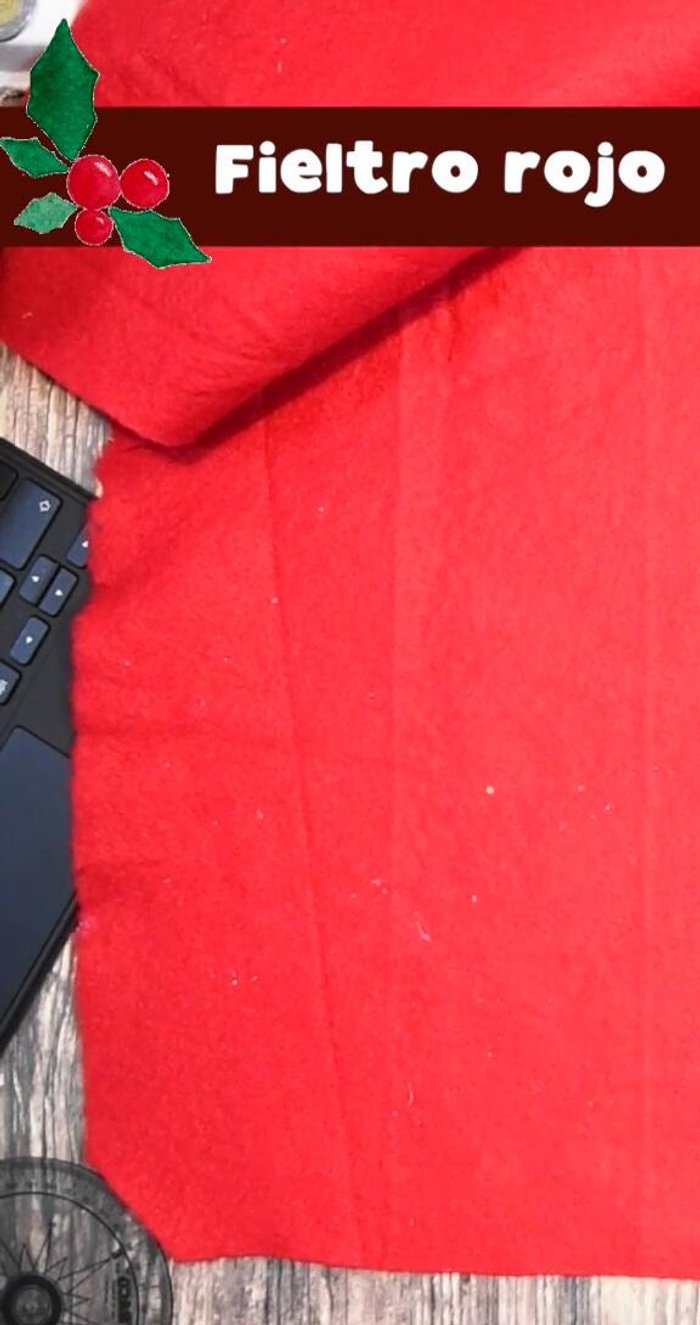 Pega las orillas con silicón frío para mantener los dobleces.