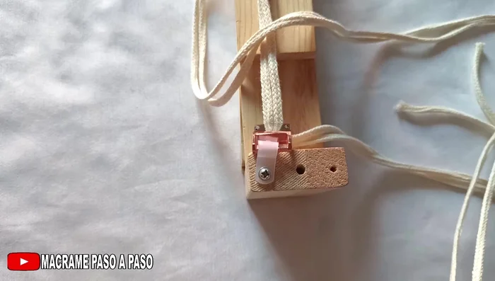 Medir la longitud necesaria para el collar según el tamaño de la mascota (considerando un margen extra).