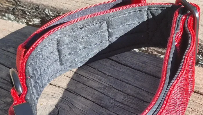 Acolchado para mayor comodidad del perro, también en el asa.