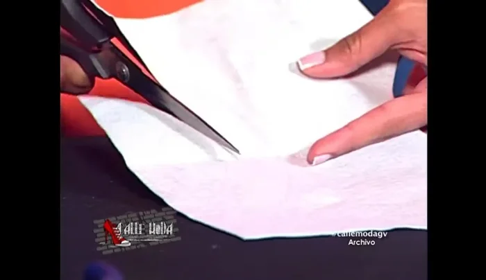 Bosquejar la colocación de los materiales en la cuerina.