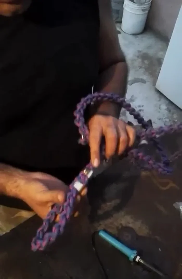 Añadir una abrazadera de golpe para mayor seguridad (opcional).