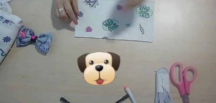 Cortar un rectángulo de tela (5cm x 26cm) para el centro del moño.