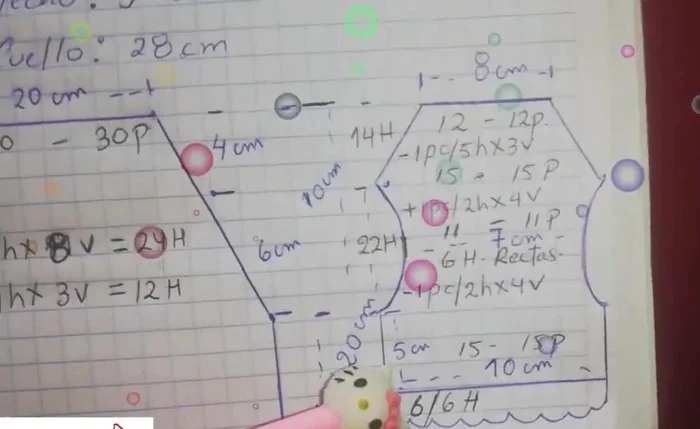 Tejer la pechera: Se teje una pieza rectangular con la cantidad de puntos y hileras calculadas. Se realizan aumentos y disminuciones para dar forma a la pechera.