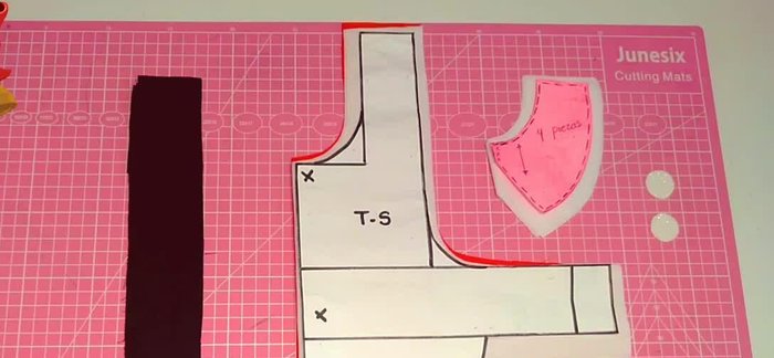 Tira para el cinturón: Medir el ancho de la tira en el molde, restar 2 cm (1 cm por cada lado) y agregar el margen de costura (aprox. 1 cm por lado). Cortar una tira con las medidas resultantes.