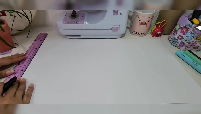 Trazar el cuadrado base (lado = contorno del pecho / 2):