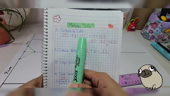 Marcar la mitad del contorno del cuello en la línea vertical: