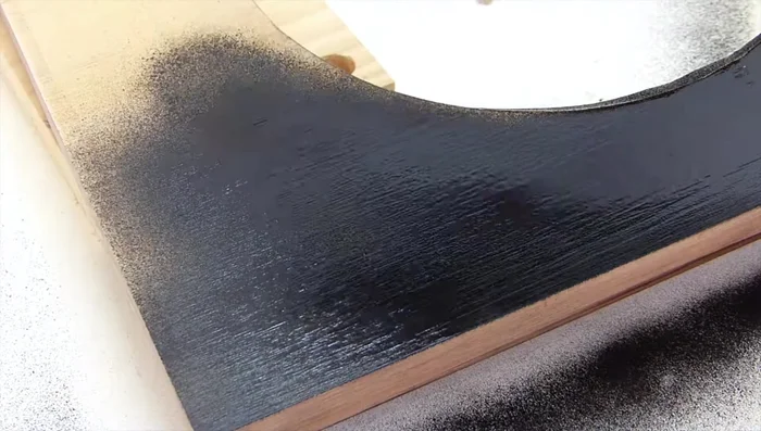 Pintar la entrada de la casa de negro.