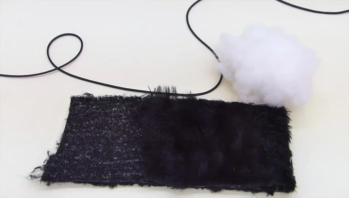 Añadir la parte trasera de la casa y un juguete colgante.