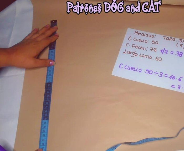 Trazar un cuadrado de 38cm x 38cm (mitad del contorno del pecho).