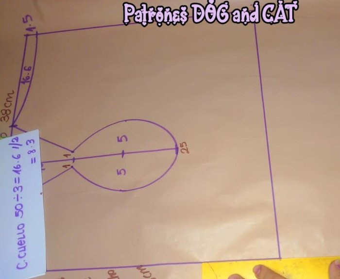 Prolongar las líneas laterales y cerrar la parte baja con una línea recta.