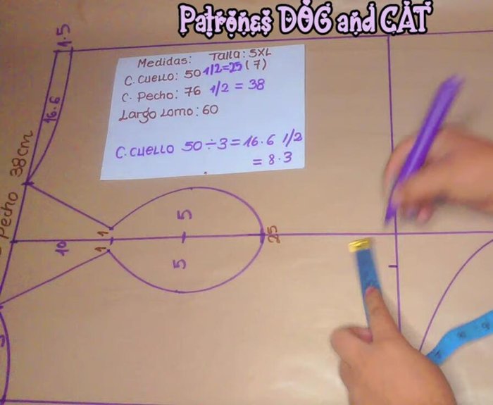 Cortar el molde delantero y trasero. Unir las piezas (opcional).