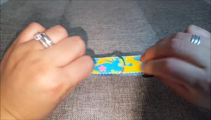 Coser a los lados de la medialuna para asegurarla.