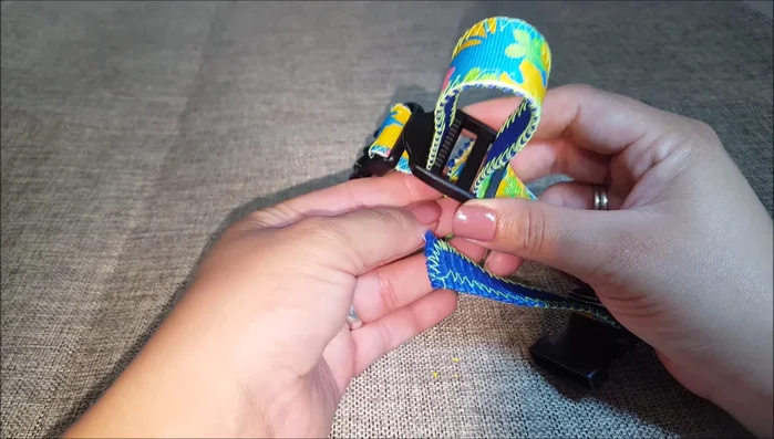 Pasar el extremo del listón por el regulador.