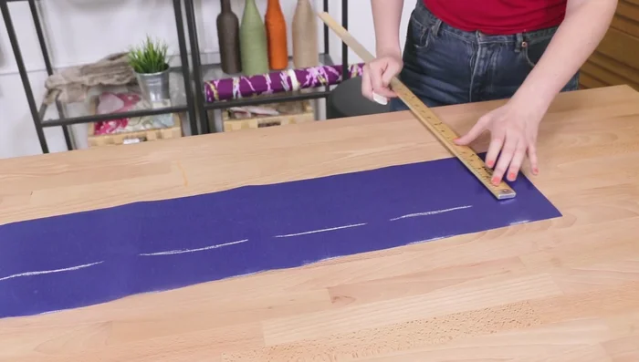 Doblar y coser los bordes de estas tiras como en el paso 2.