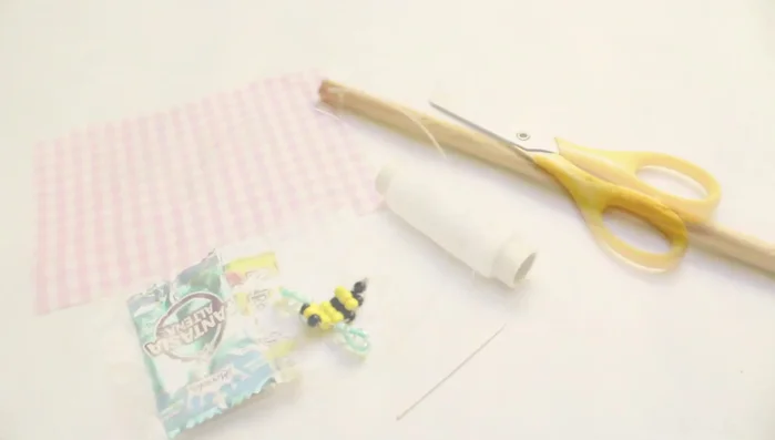 Cerrar la abertura de la tela.