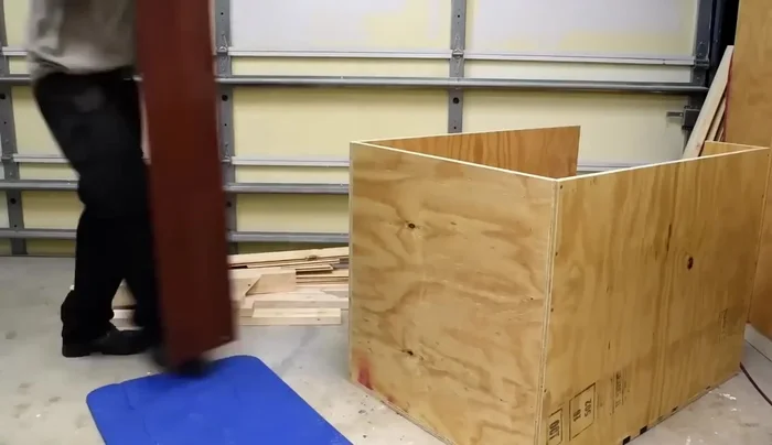 Asegurar la estructura con tornillos desde el interior para mayor resistencia.