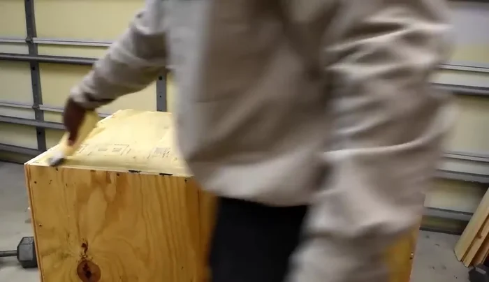 Asegurar la estructura con tornillos desde el interior para mayor resistencia.