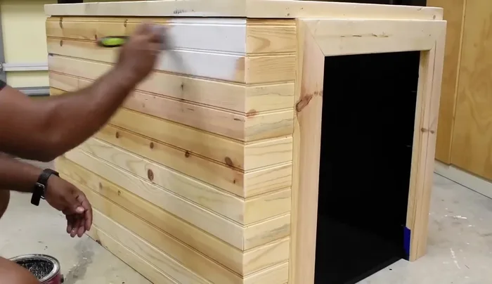 Instalar el flexible alrededor del perímetro.