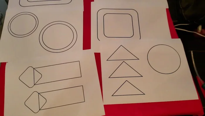 Preparación de los moldes: Imprimir y recortar los moldes de las diferentes figuras (círculos, cuadrados, triángulos, etc.) en la tela de paño.