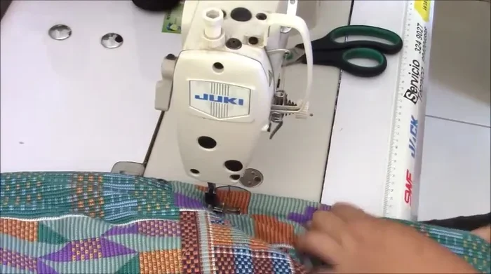 Realizar costuras adicionales para reforzar y darle un mejor acabado (opcional).