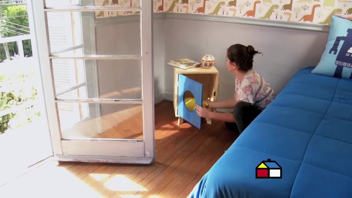 Construcción de las patas: Dibujar la forma de las patas en base a diagonales (2 cm arriba, 5 cm abajo), cortando con la sierra caladora.