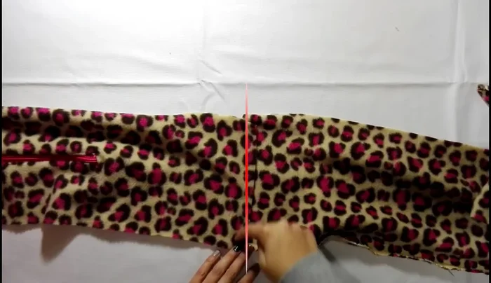 Unir los lados: Coser los cuatro rectángulos juntos para formar una tira larga.