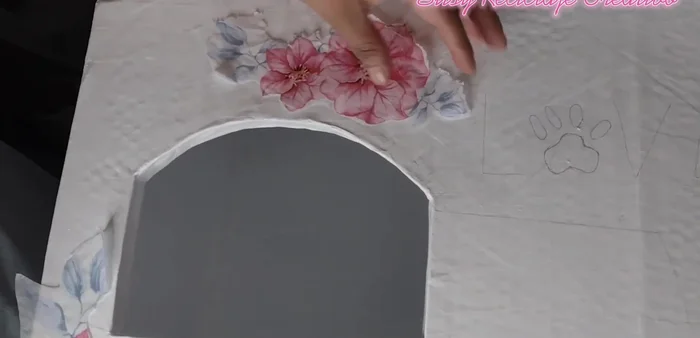 Añadir detalles decorativos (ej: letrero).