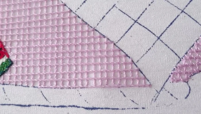 Crear líneas diagonales al centro, alternando entre sacar verticales y fijar horizontales.