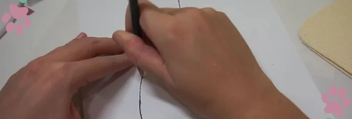 Crea las manchitas en la cola. 